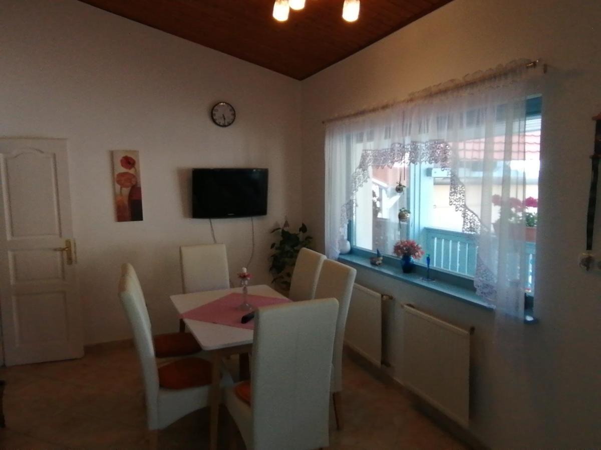 Anna Vendeghaz Apartment เคสเท ภายนอก รูปภาพ
