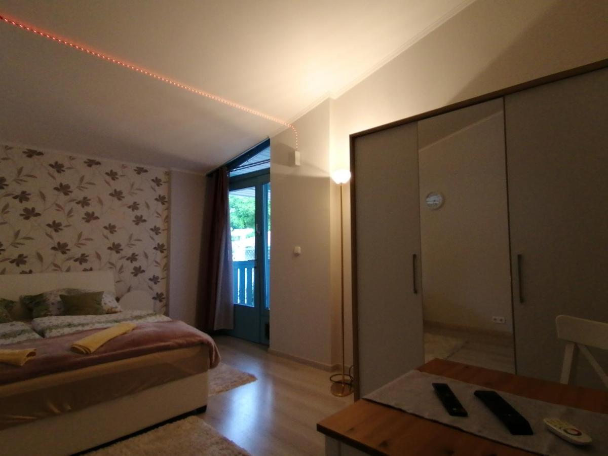 Anna Vendeghaz Apartment เคสเท ภายนอก รูปภาพ